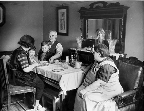 Family at dinner, 1939